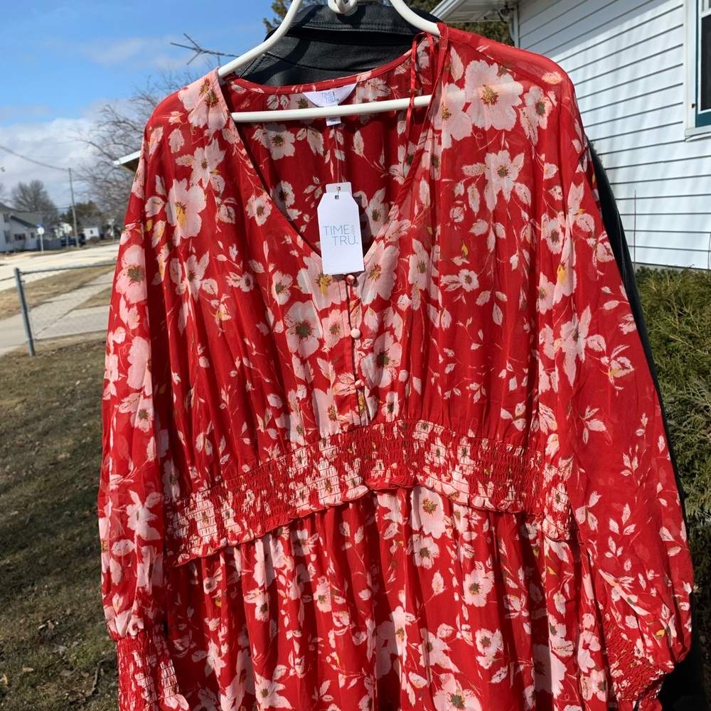 Flirty in red, size 22.